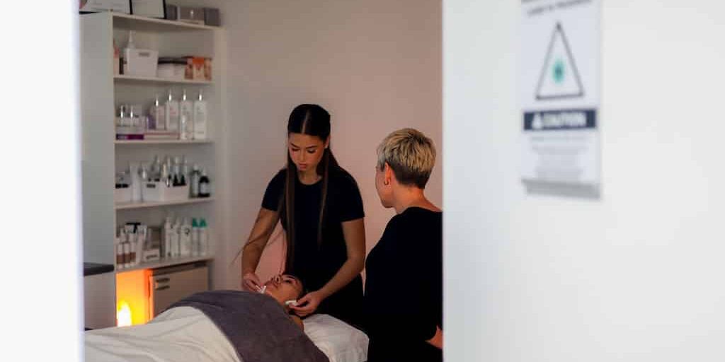 Nina_Coombes_25-341 skin therapist central coast